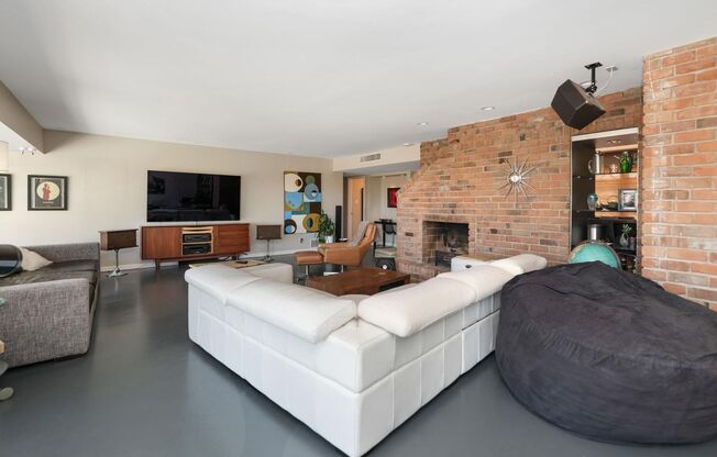 5526 N. Camelback Canyon Dr, Phoenix, AZ 85018