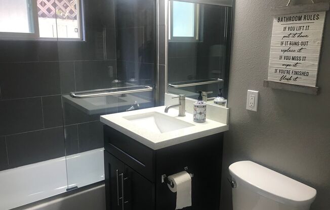 2 beds, 1 bath, $2,625, Unit 4374-03