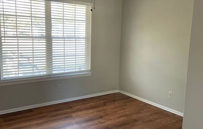 2 beds, 1 bath, $1,050