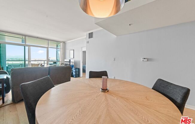 1 bed, 1.5 baths, 993 sqft, $4,700, Unit 720