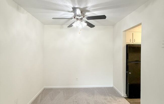 2 beds, 1 bath, 800 sqft, $1,095, Unit B6