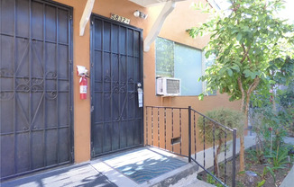 5832 CAMERFORD AVE