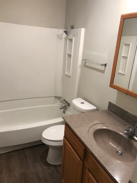 2 beds, 1 bath, 728 sqft, $825, Unit D1