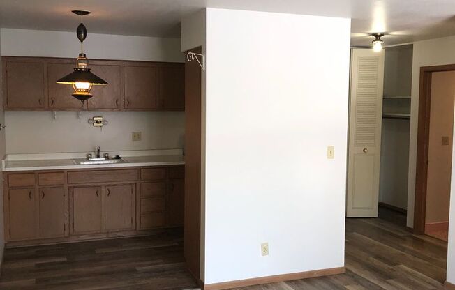 1 bed, 1 bath, $650