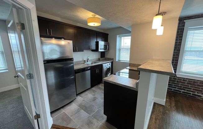 1 bed, 1 bath, 650 sqft, $1,295, Unit Unit 301 A650 Corner Unit w/Nook and Downtown View