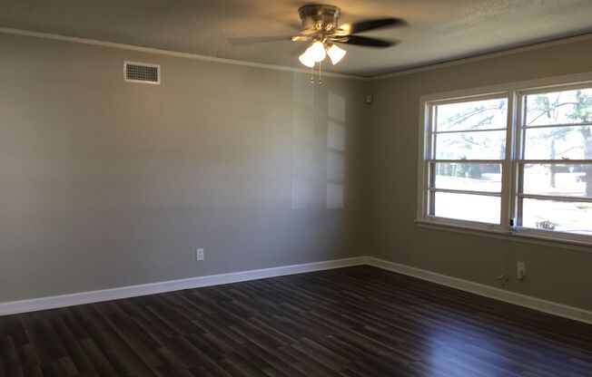 3 beds, 1 bath, $1,195