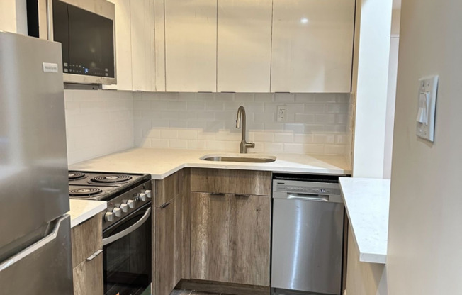 1 bed, 1 bath, $2,700, Unit 2