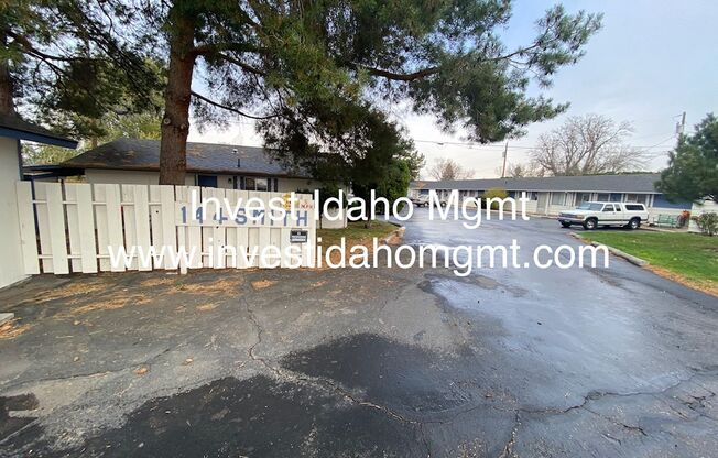 2 beds, 1 bath, $1,225, Unit 4