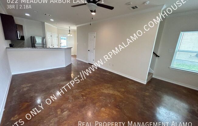 3 beds, 2.5 baths, 1,300 sqft, $1,549