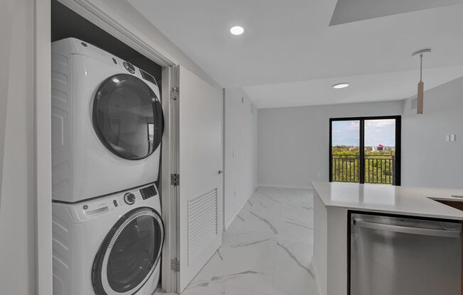 2 beds, 2 baths, 901 sqft, $2,861, Unit 606