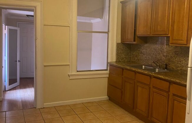 2 beds, 1 bath, $2,500