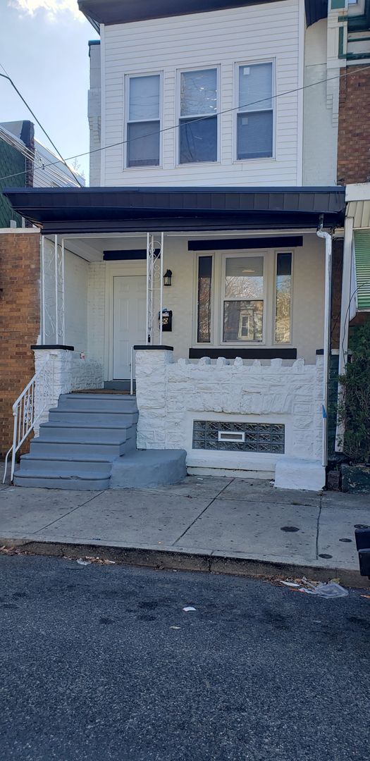 Stunning remodeled 3-Bedroom, 1 bath Townhome in the Heart of Philadelphia, Vouchers welcome