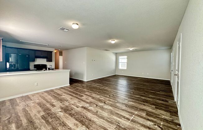 3-bed 2-bath home with Community Pool