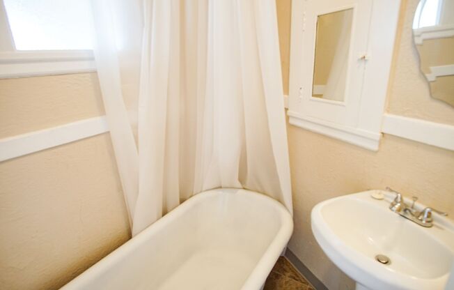 Studio, 1 bath, $1,025, Unit 63