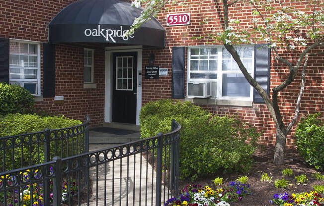 Oak Ridge Apartments Courtyard