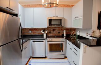 Chic 1-Bedroom Condo in North Capitol Hill – Updated & Full of Charm!