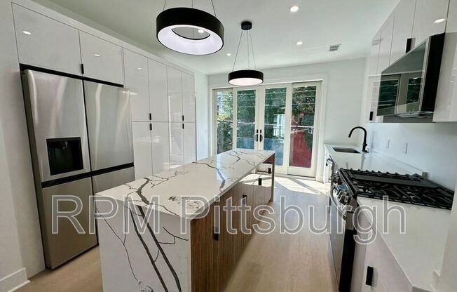 1407 SARAH ST