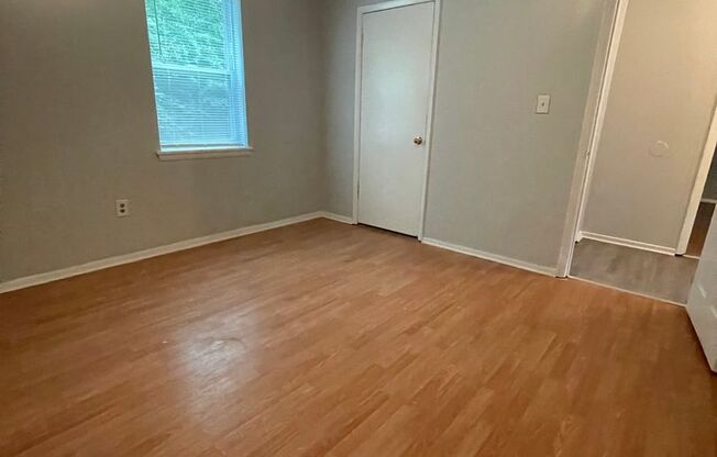 2 beds, 1 bath, $975