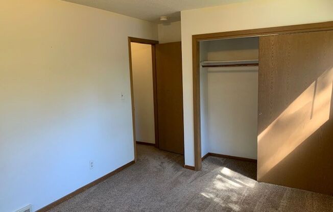 2 beds, 2 baths, $865, Unit 4208