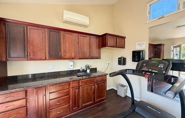 2 beds, 2 baths, $2,800, Unit # 203