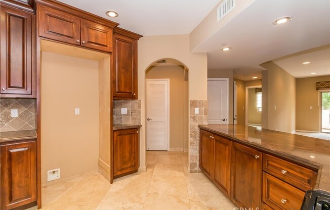 4551 COLDWATER CYN AVE