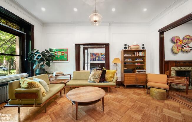 833 PROSPECT PL