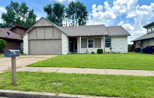 Like new!  3/2/2 Country Aire Estates