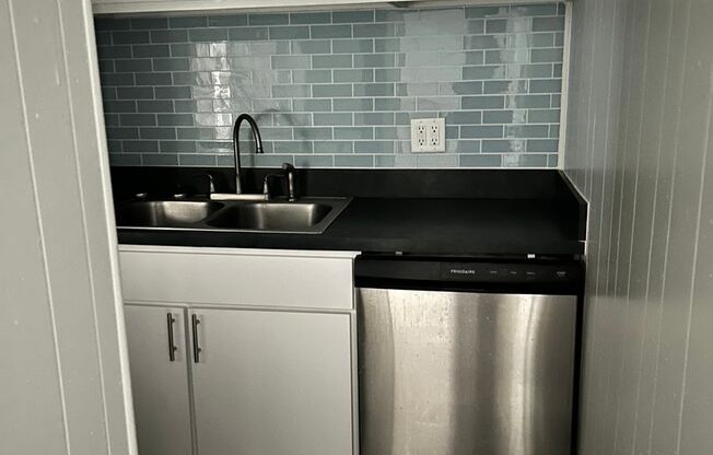 1 bed, 1 bath, 745 sqft, $1,175, Unit F4