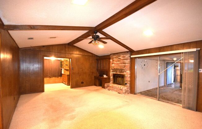 Welcome to 1045 Briarwood Ln!