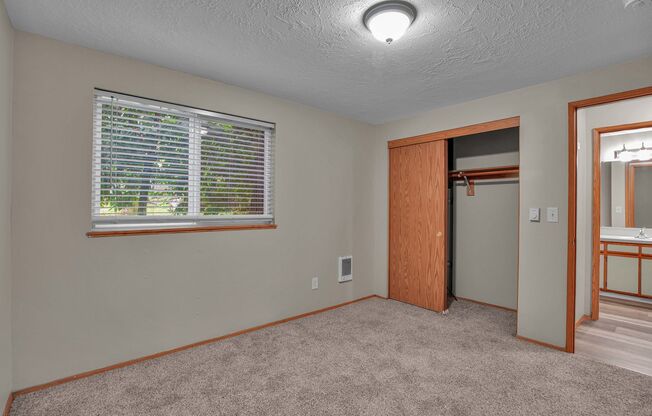 2 beds, 1 bath, 850 sqft, $1,395, Unit 340-43