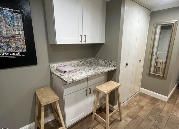 Studio, 1 bath, 356 sqft, $2,300, Unit 5