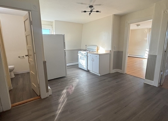 3 beds, 1 bath, 1,400 sqft, $2,600, Unit 3