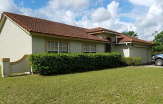 Newly Renovated 3/2 Home - Lake Joy/Magic Lake Communities