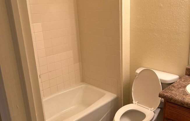 2 beds, 1 bath, 861 sqft, $970, Unit 54