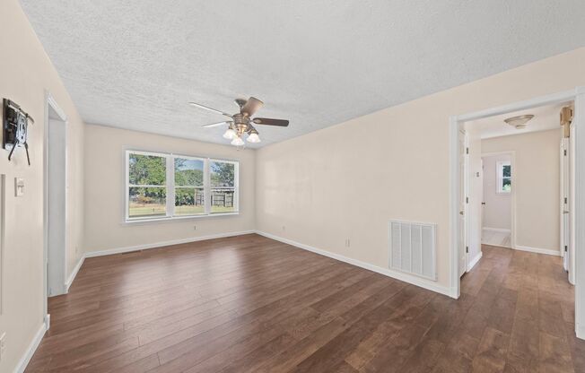 Charming 3-Bedroom Home with Updated Kitchen & Spacious Yard!