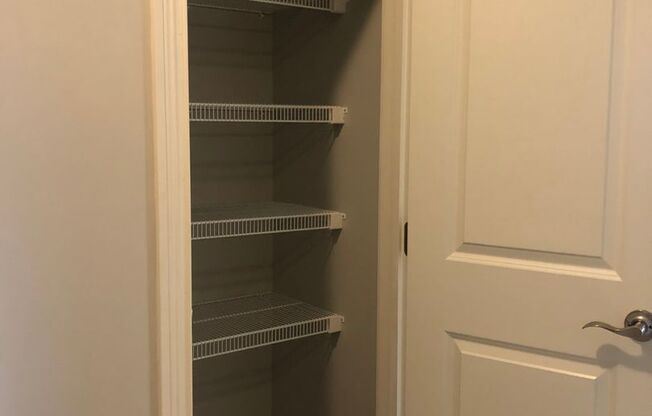 2 beds, 2 baths, 1,074 sqft, $905, Unit 39