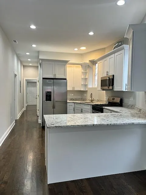 2840 W FULTON