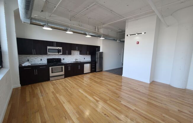 2 beds, 1 bath, 1,200 sqft, $2,000, Unit 302