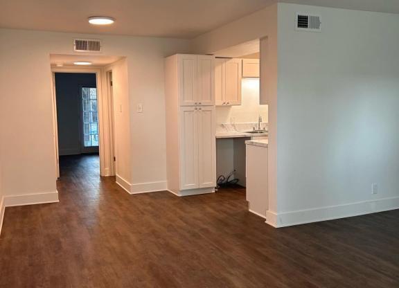 1 bed, 1 bath, 712 sqft, $845