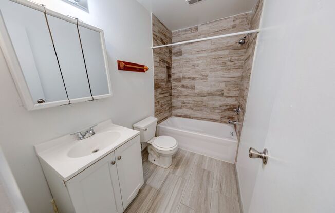 2 beds, 1 bath, 800 sqft, $1,199, Unit 8669F