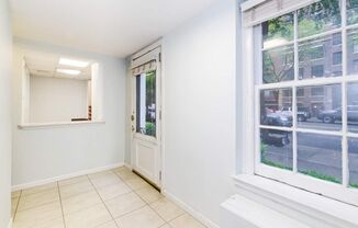 3 beds, 1 bath, $7,900, Unit 1W