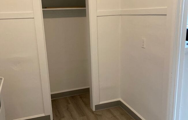 2 beds, 1 bath, $810, Unit H