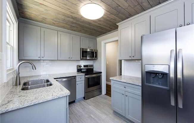 Beautiful 3 Bedroom Brick Home Near Uptown Charlotte