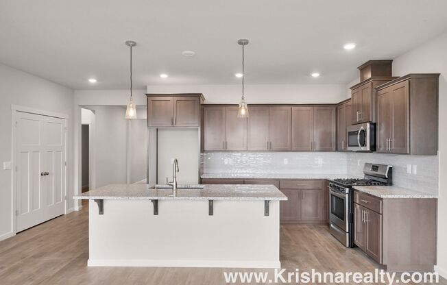 Beautiful Modern *ONE LEVEL 4BD* 2 BA* SINGLE FAMILY HOME* in Laurel Woods Community!