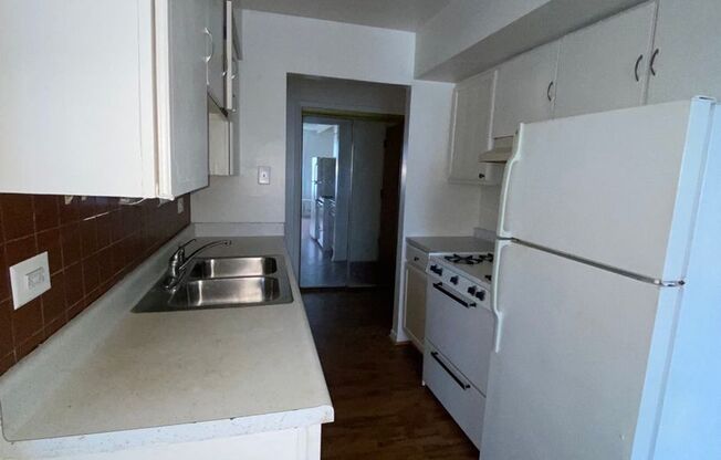 2205 East 87th Street Apt. Building