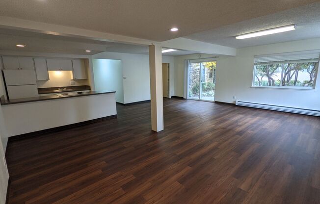 1 bed, 1 bath, 700 sqft, $1,375, Unit #13