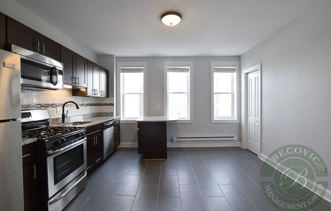 2 beds, 1 bath, 700 sqft, $2,700, Unit 801
