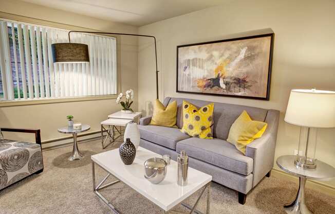 Welcome to Colonial Square Apartment Homes