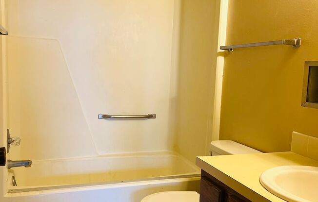 1 bed, 1 bath, $835, Unit B-23