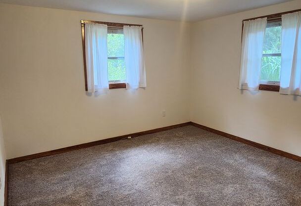 3 beds, 1 bath, $1,700